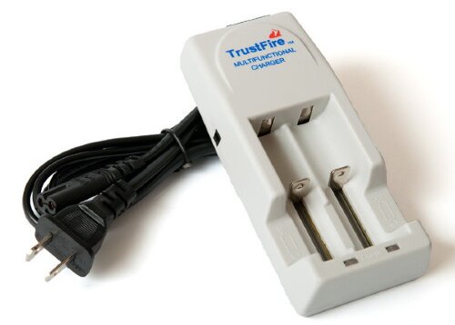 Универсальное зарядное устройство Trustfire TR-001